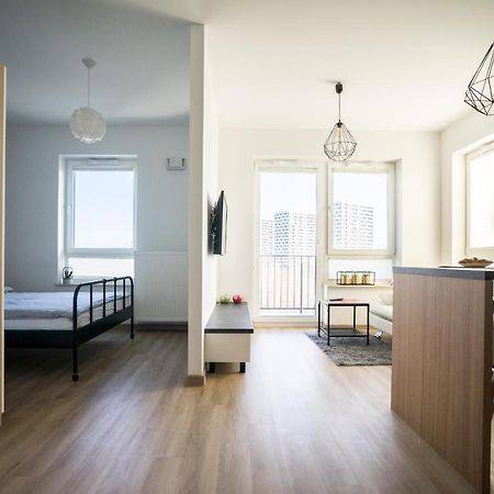 Bizapartments - Modern Flats With Parking Warsawa Bagian luar foto