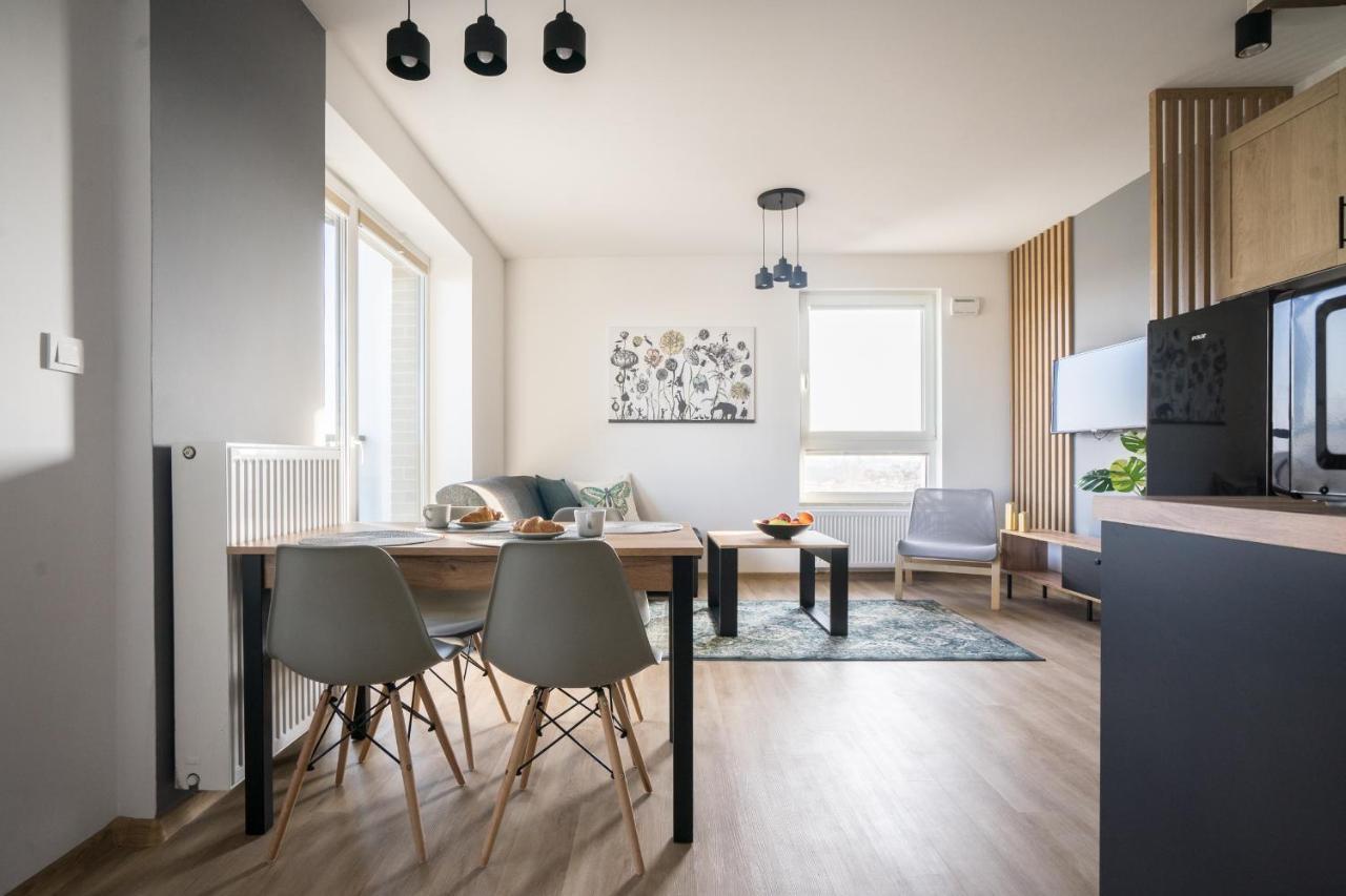 Bizapartments - Modern Flats With Parking Warsawa Bagian luar foto