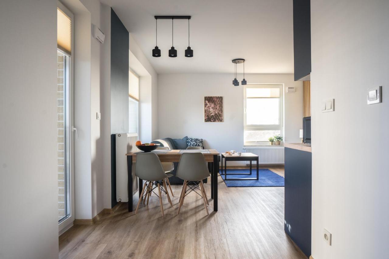 Bizapartments - Modern Flats With Parking Warsawa Bagian luar foto
