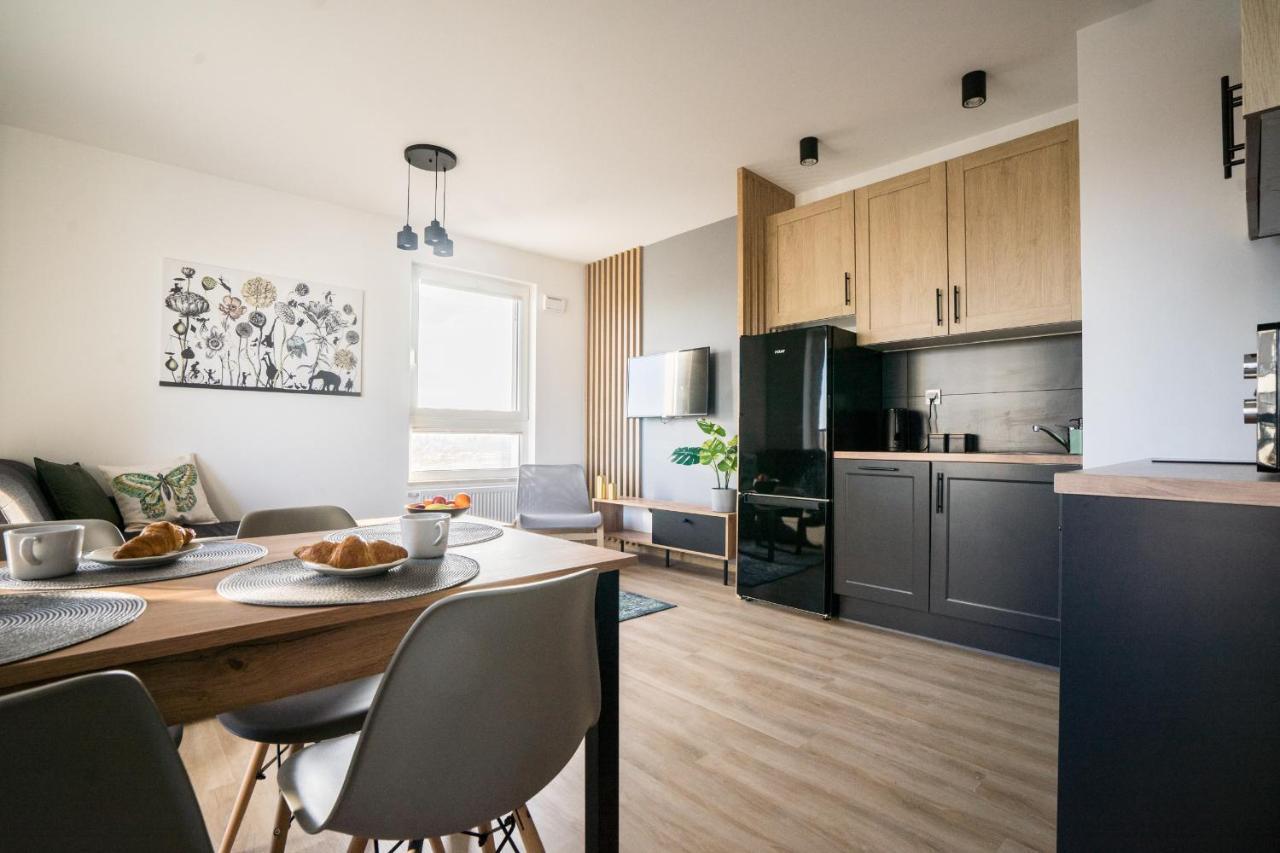 Bizapartments - Modern Flats With Parking Warsawa Bagian luar foto