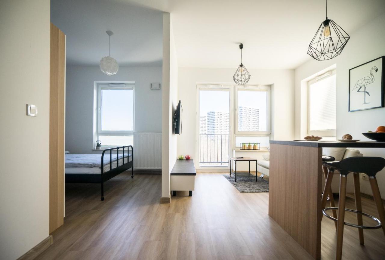 Bizapartments - Modern Flats With Parking Warsawa Bagian luar foto