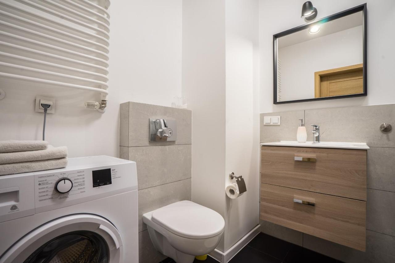Bizapartments - Modern Flats With Parking Warsawa Bagian luar foto